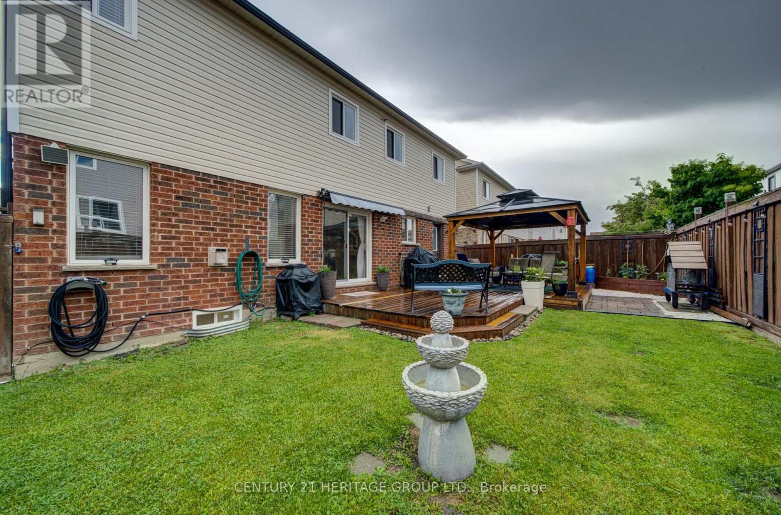 11 MAPLE CROWN TERRACE S - 25