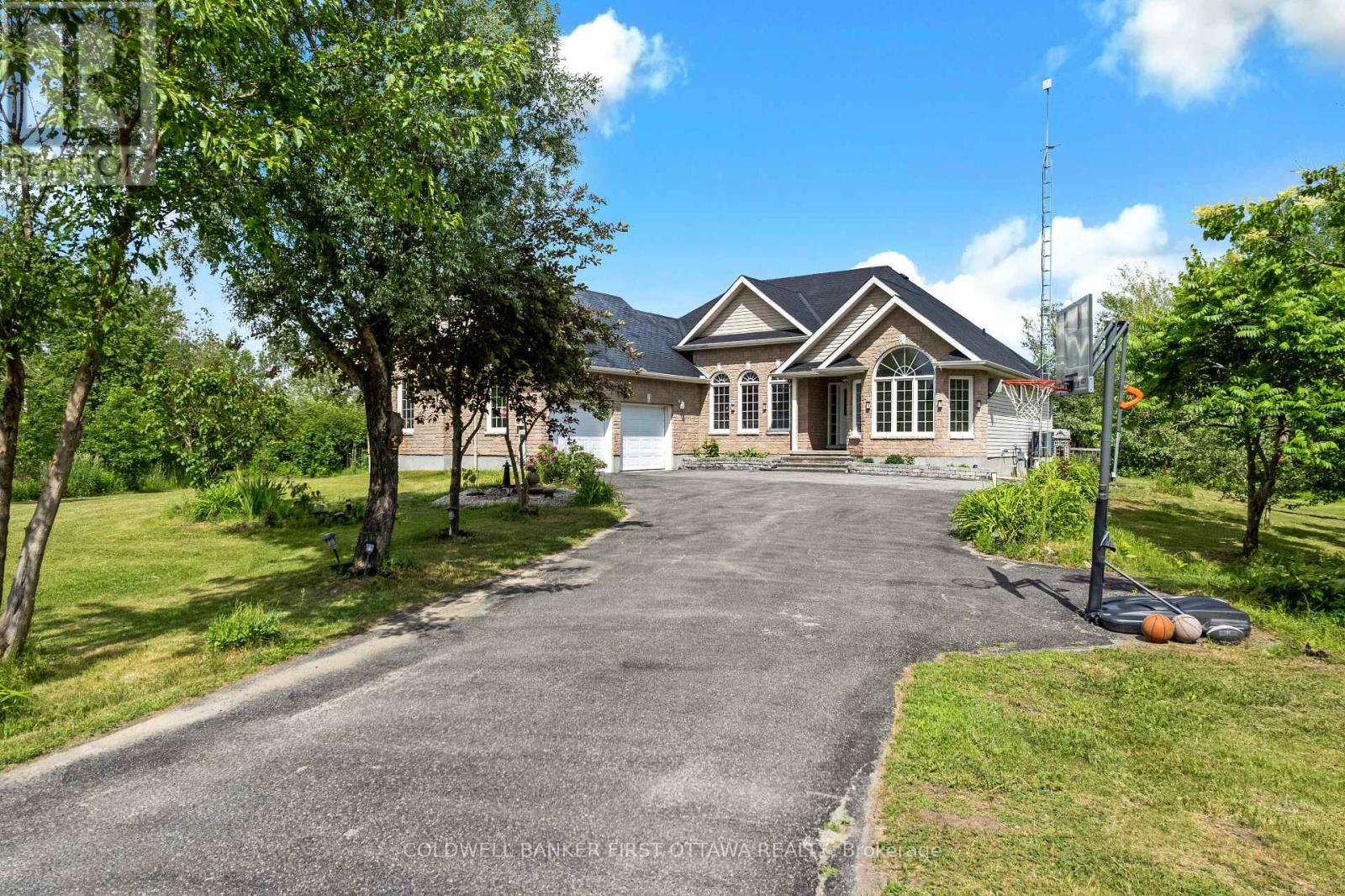 11 RIDEAU CROSSING CRESCENT - 2