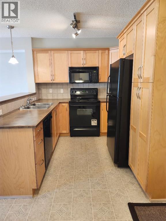 #201 390 MARINA Drive - 4