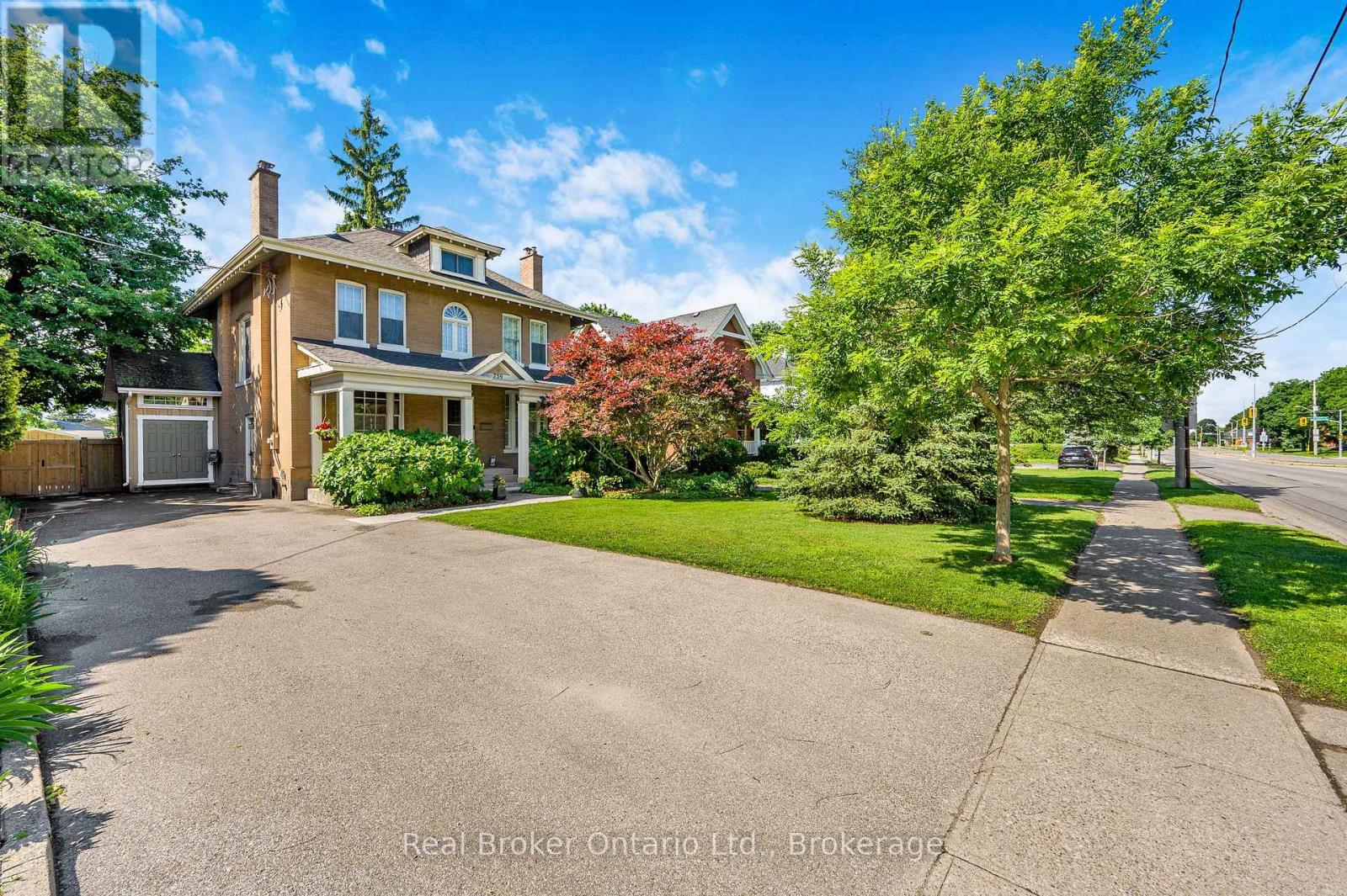 4-bedroom home for sale at 739 COLBORNE STREET, Brantford ON · photo 2 of 50