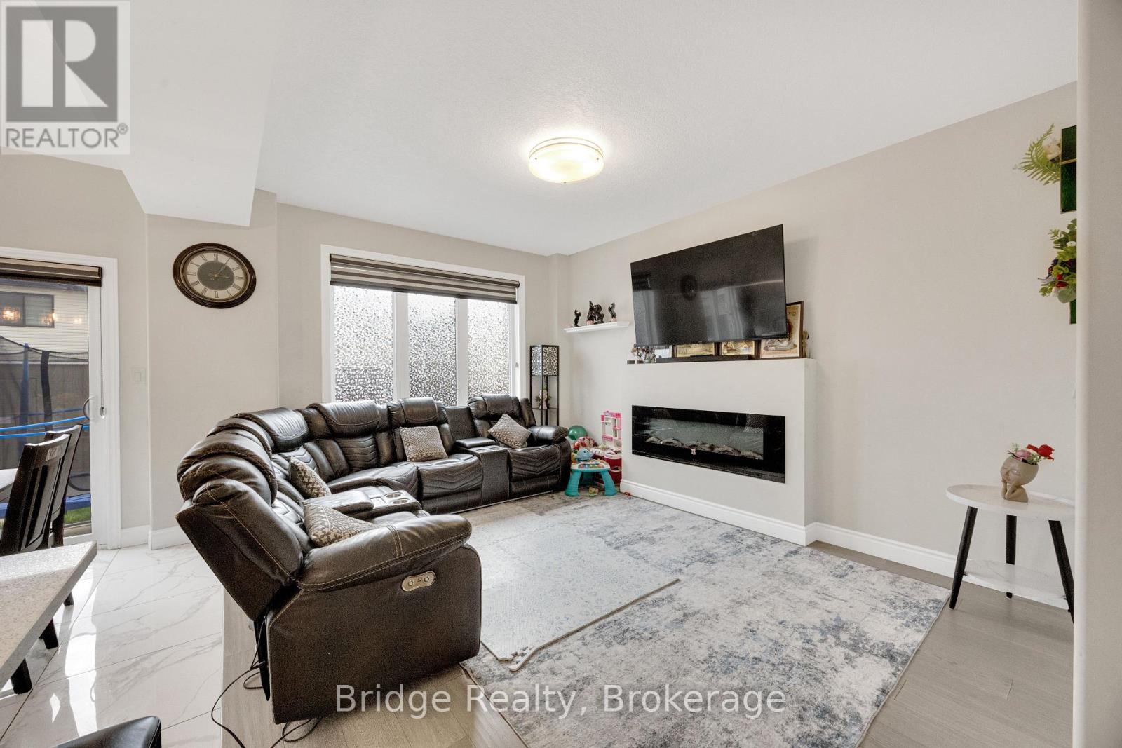2832 DOYLE DRIVE - 13