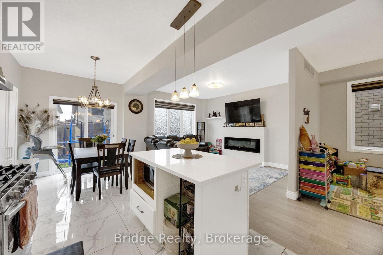 2832 DOYLE DRIVE - 18