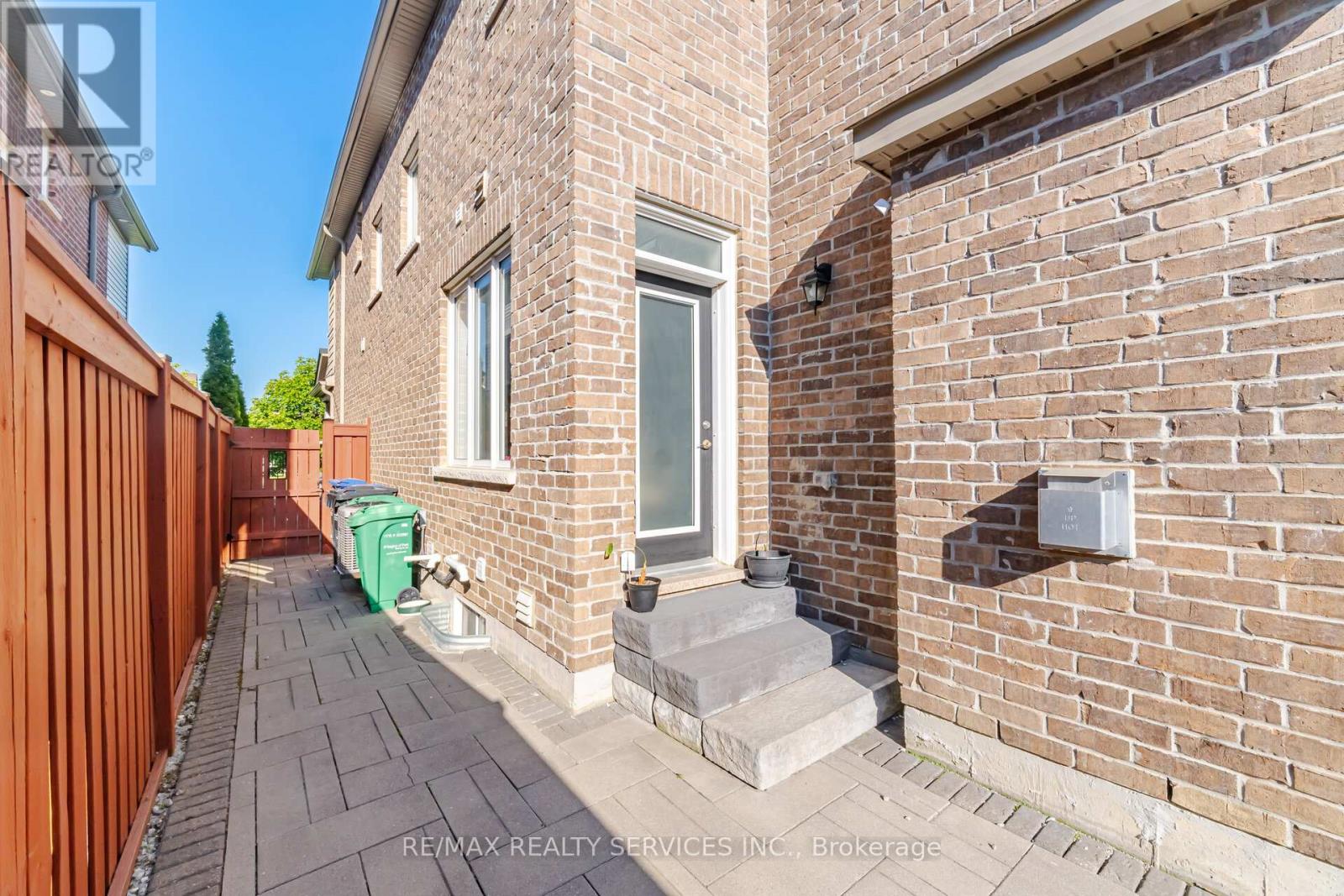 118 TUNDRA ROAD - 40