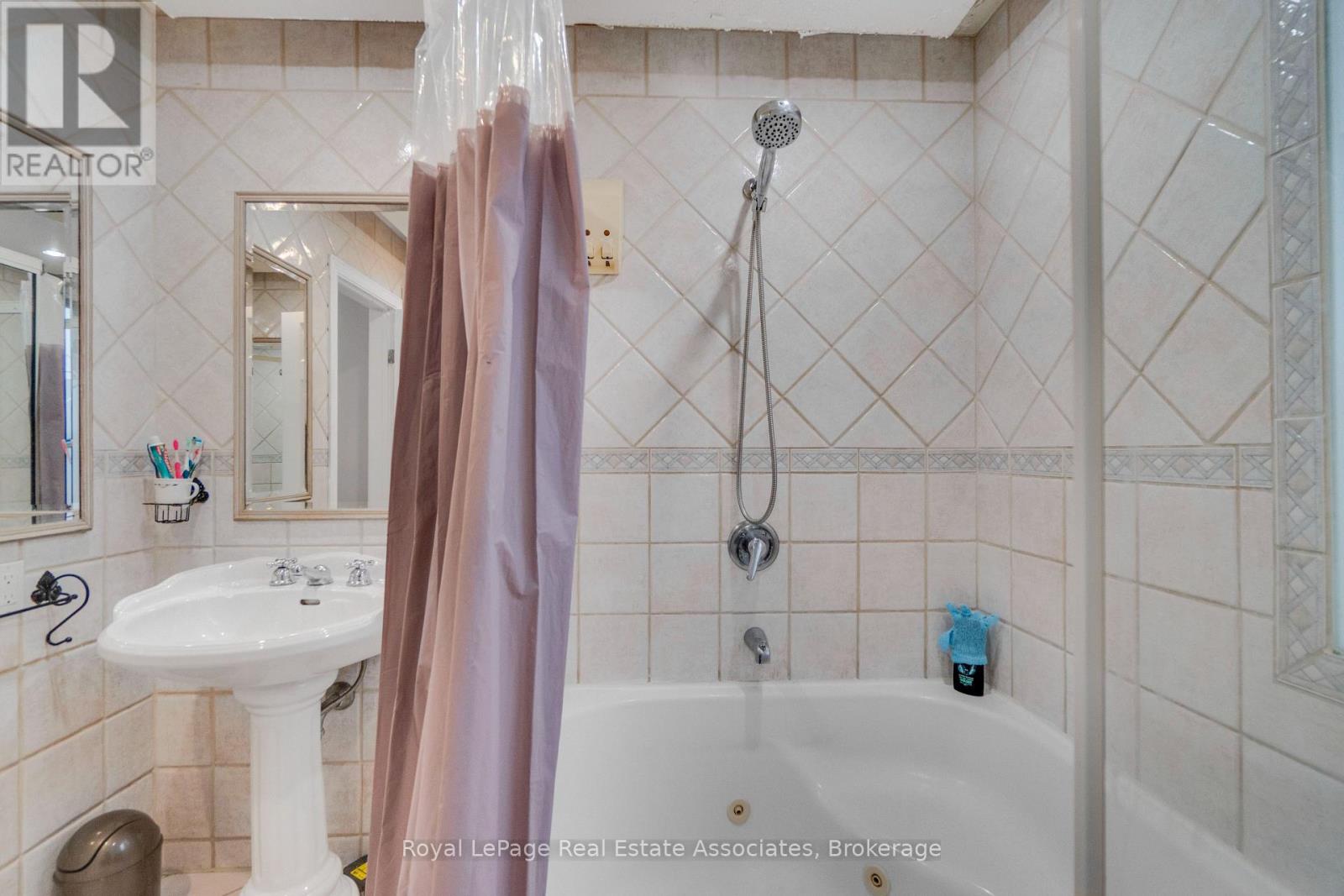 5 HOMEVIEW AVENUE - 26