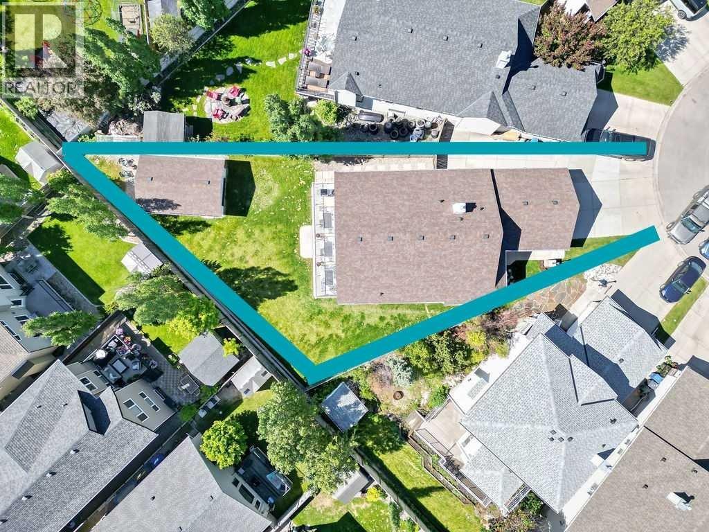 Lot lines marked in blue