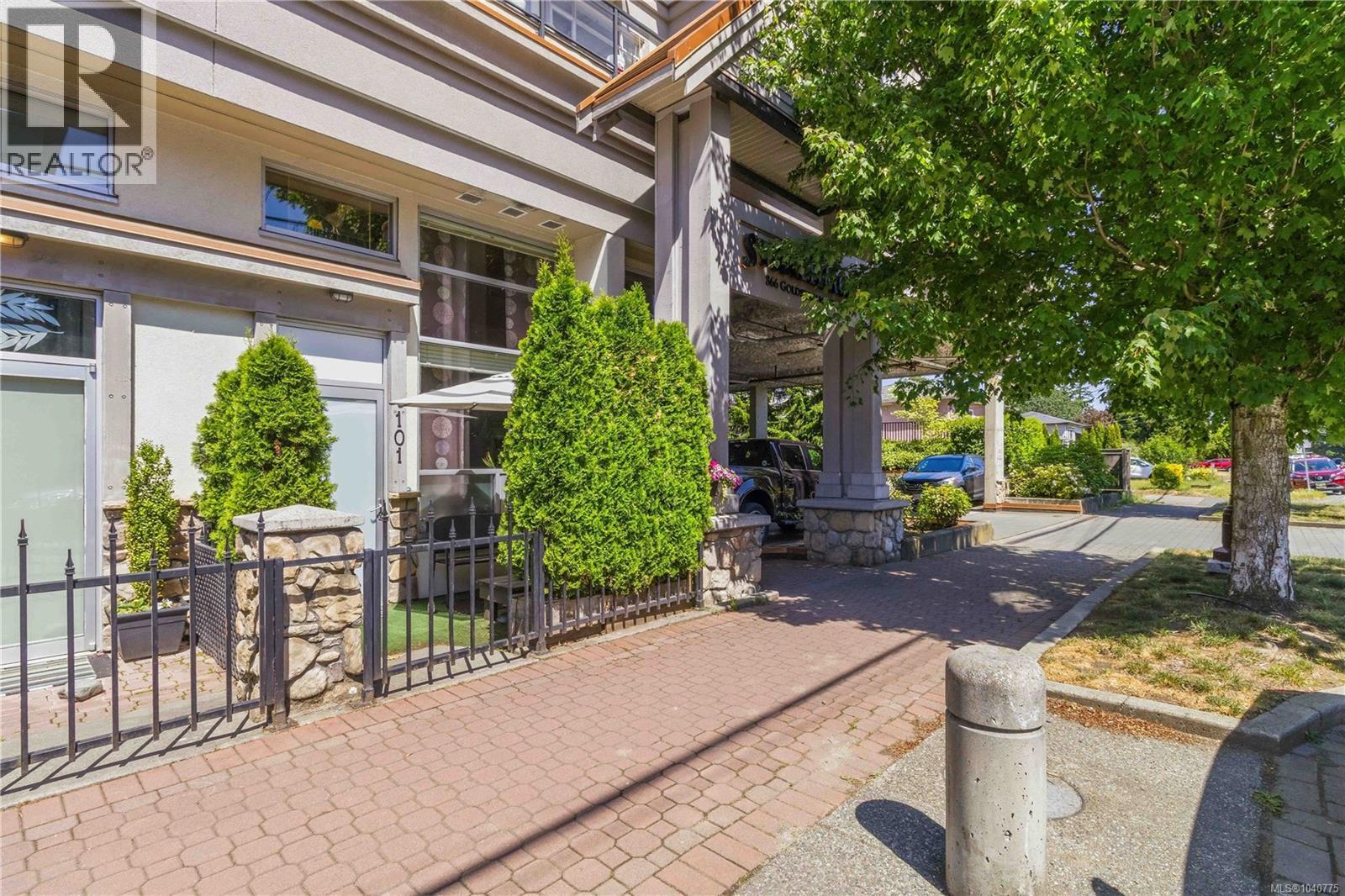 #413 866 Goldstream Ave - 2