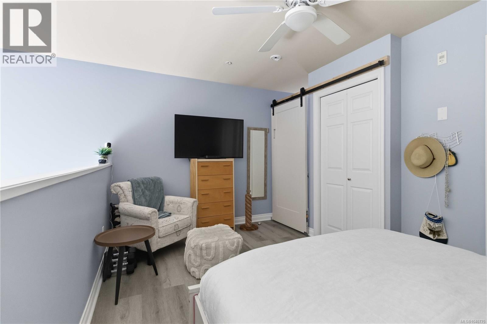 #413 866 Goldstream Ave - 22