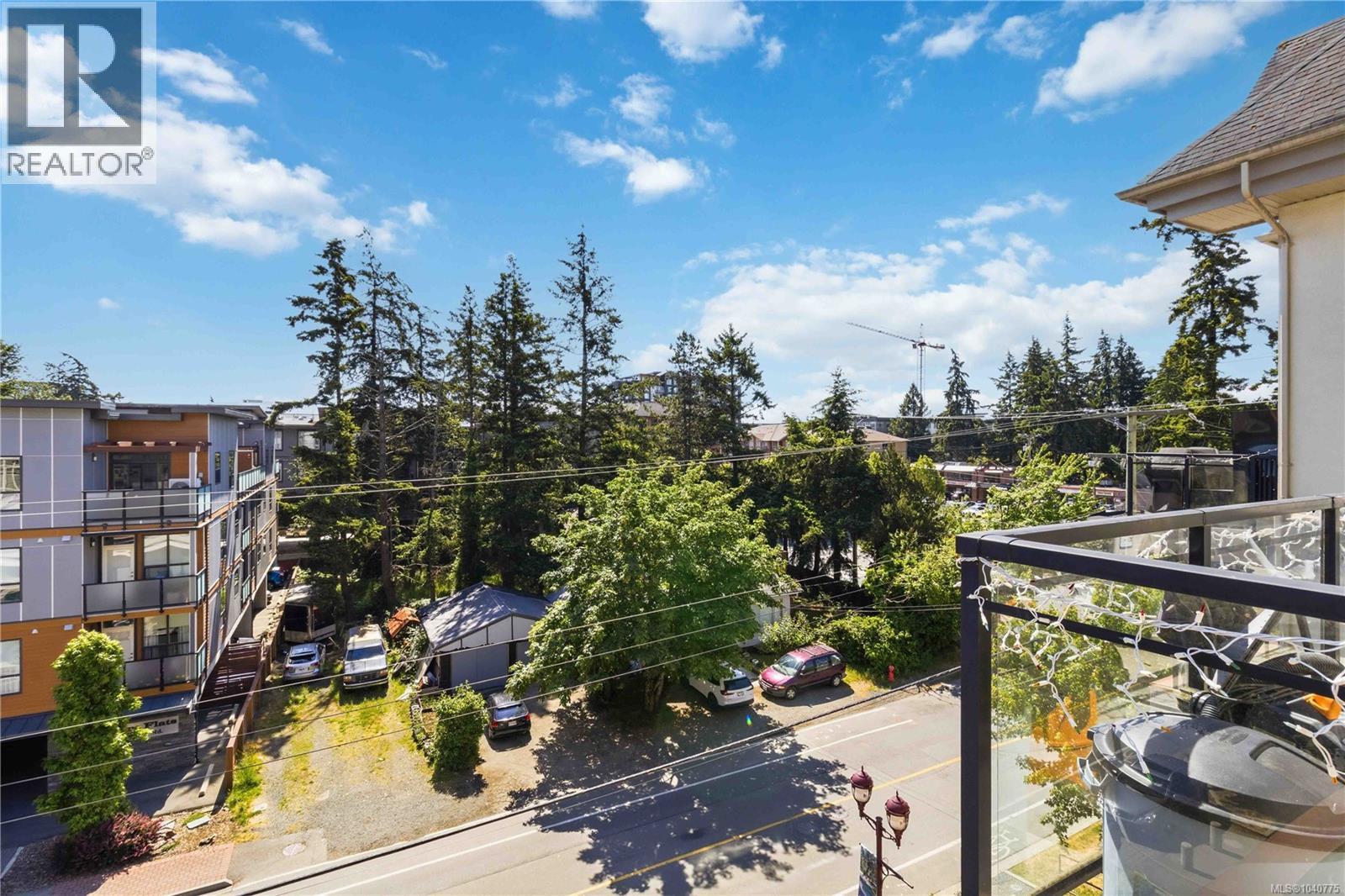 #413 866 Goldstream Ave - 30