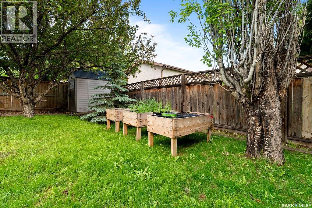 890 Samuels CRESCENT N — photo 23