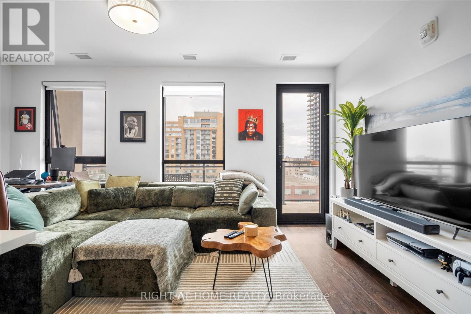 #806 181 KING STREET S - 10