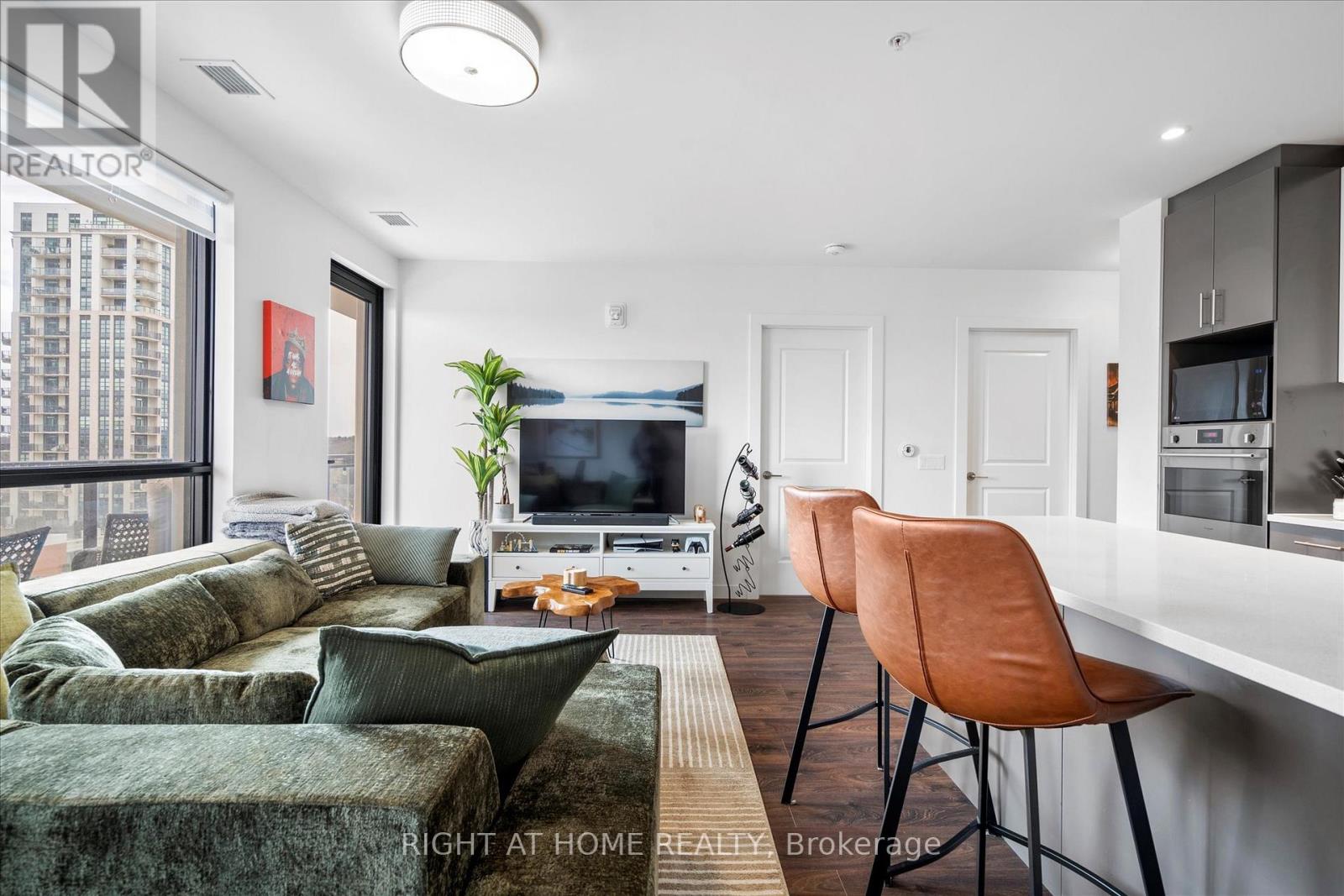 #806 181 KING STREET S - 11