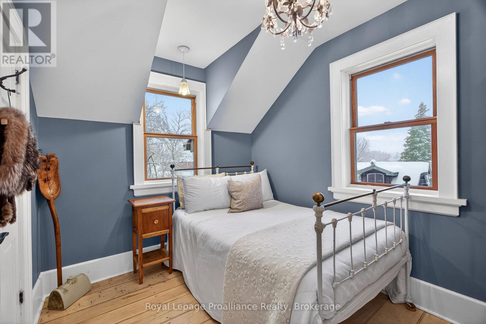 7802 PICCADILLY ROAD - 21
