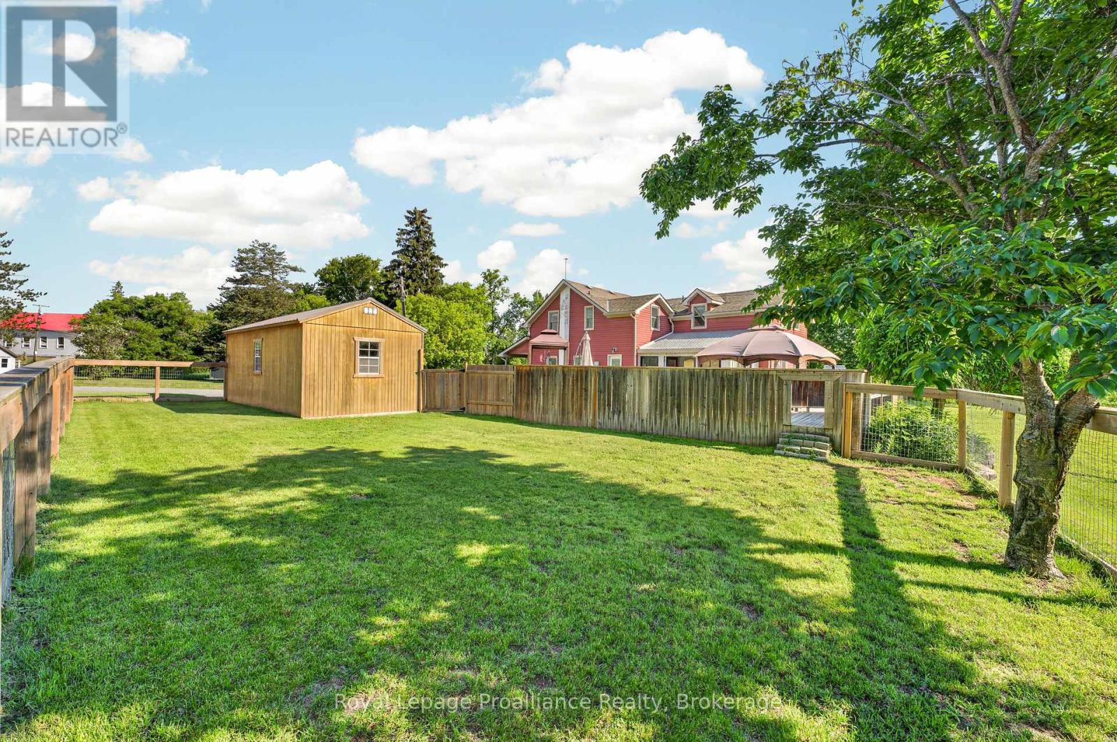7802 PICCADILLY ROAD - 36