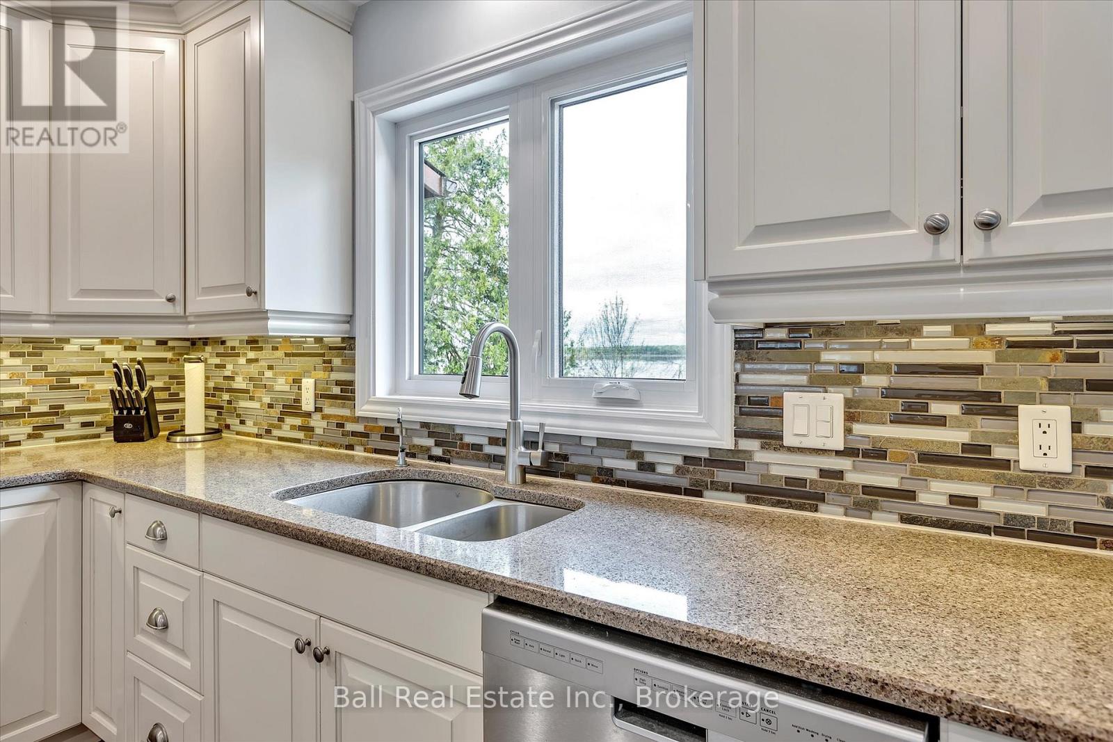 110 LAKEVIEW DRIVE - 23