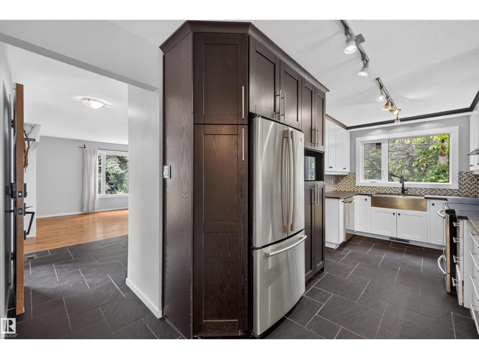 140 Greengrove Ave - 14