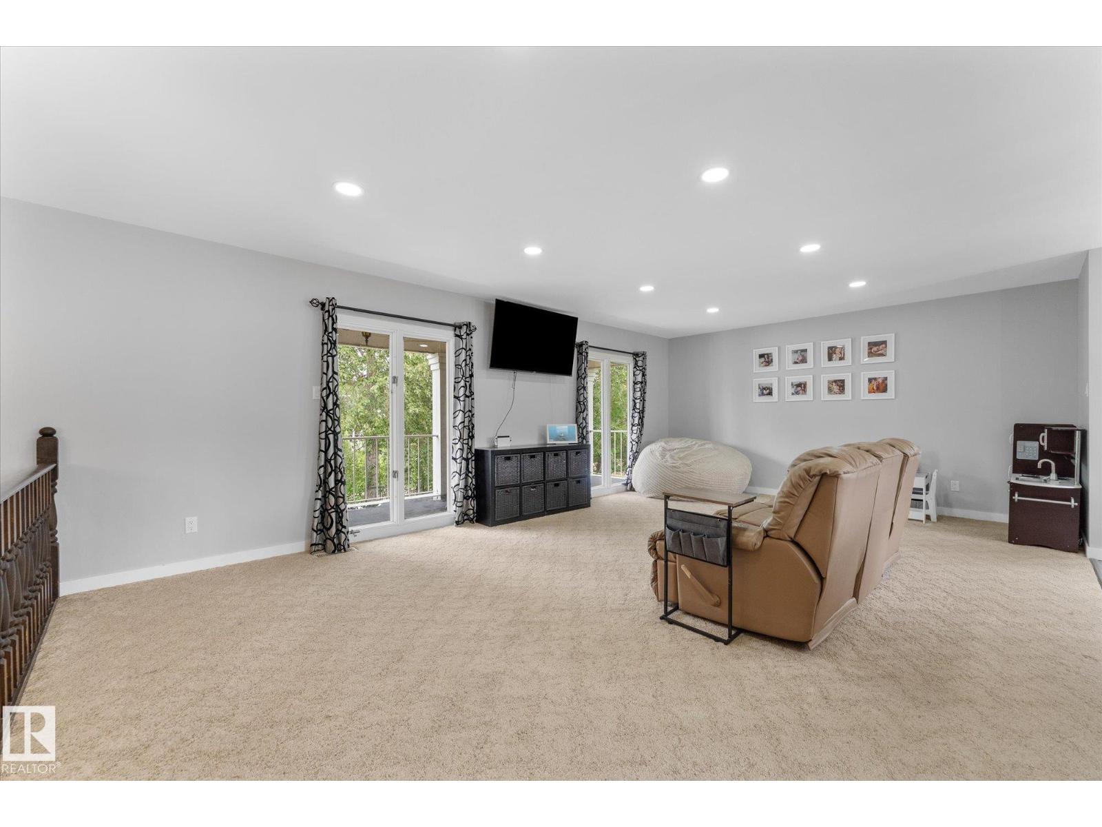 819 Hermitage DR — photo 18