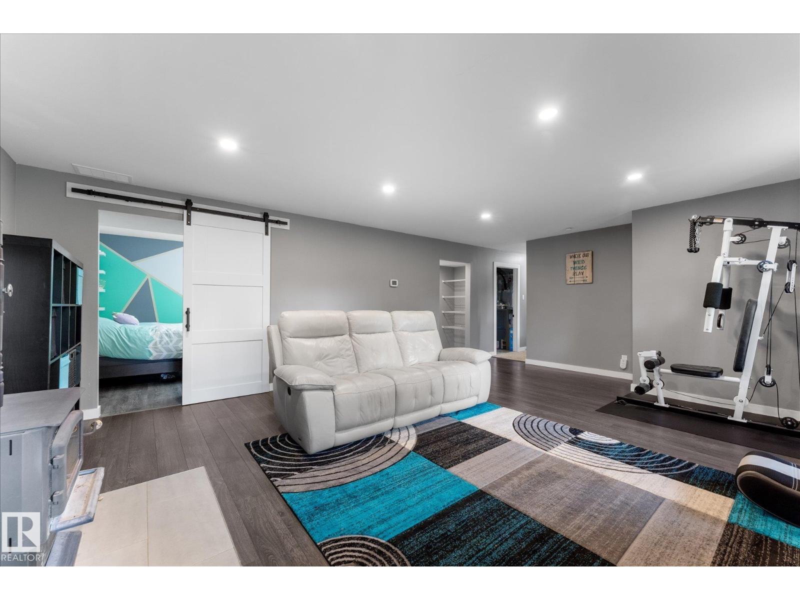 819 Hermitage DR — photo 34