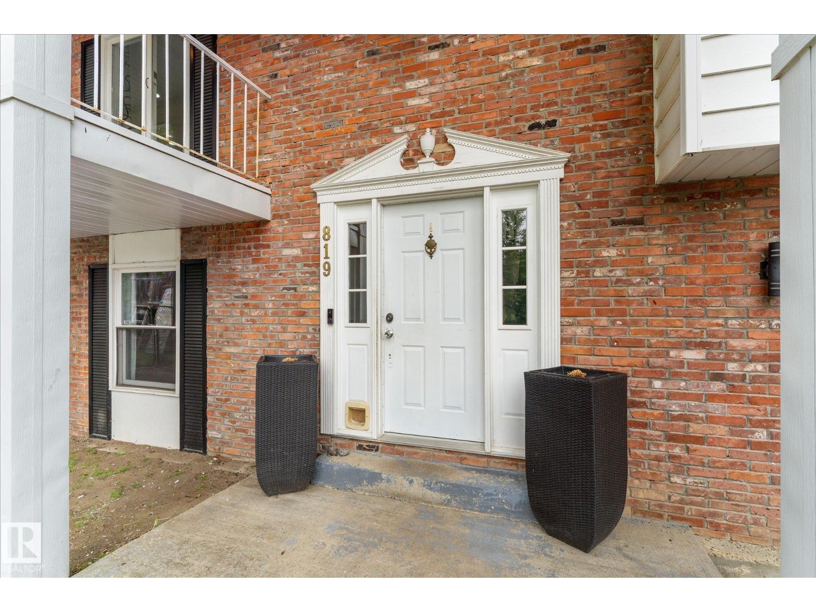819 Hermitage DR — photo 8