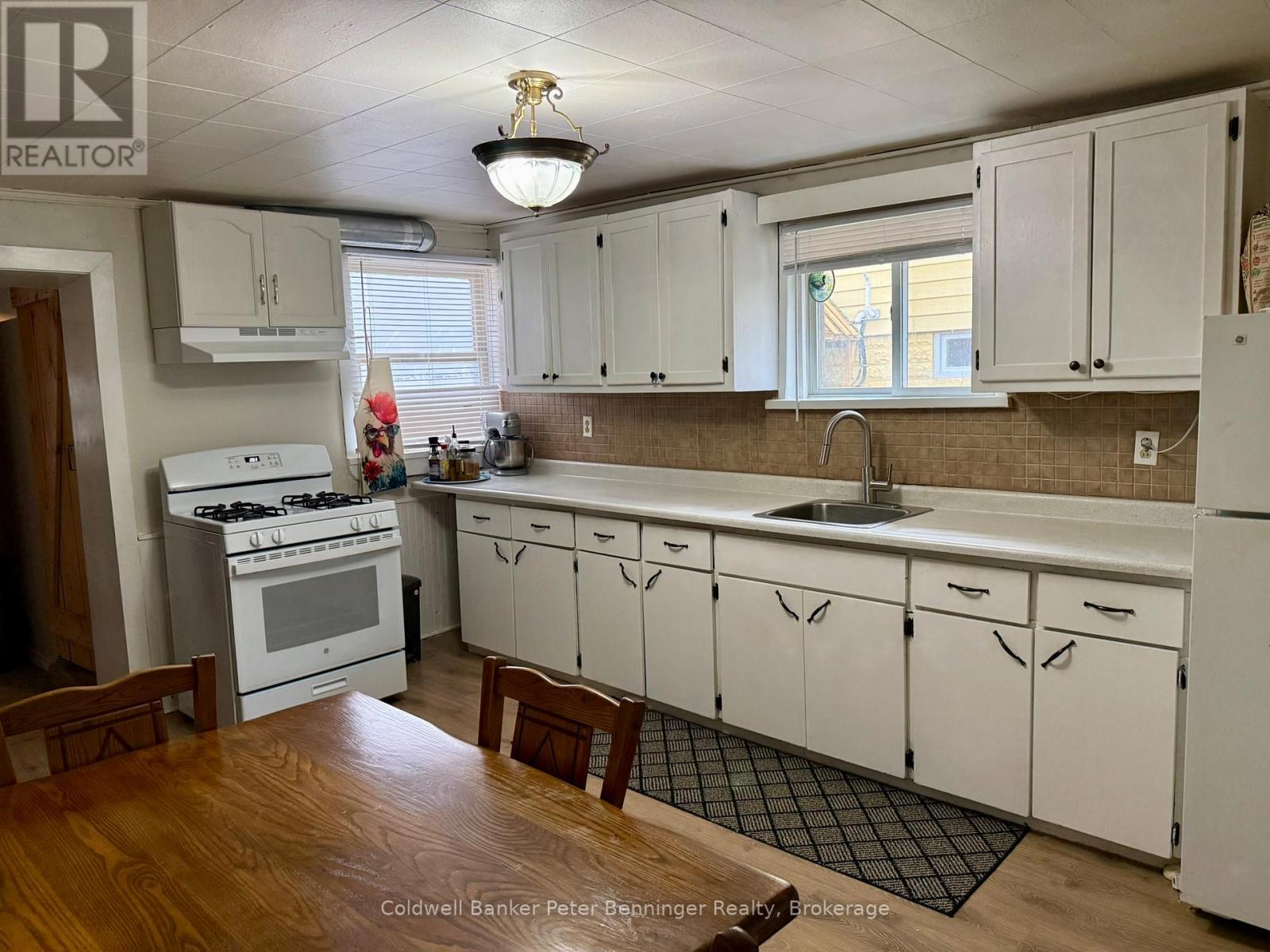 22 MCGIVERN STREET W - 12