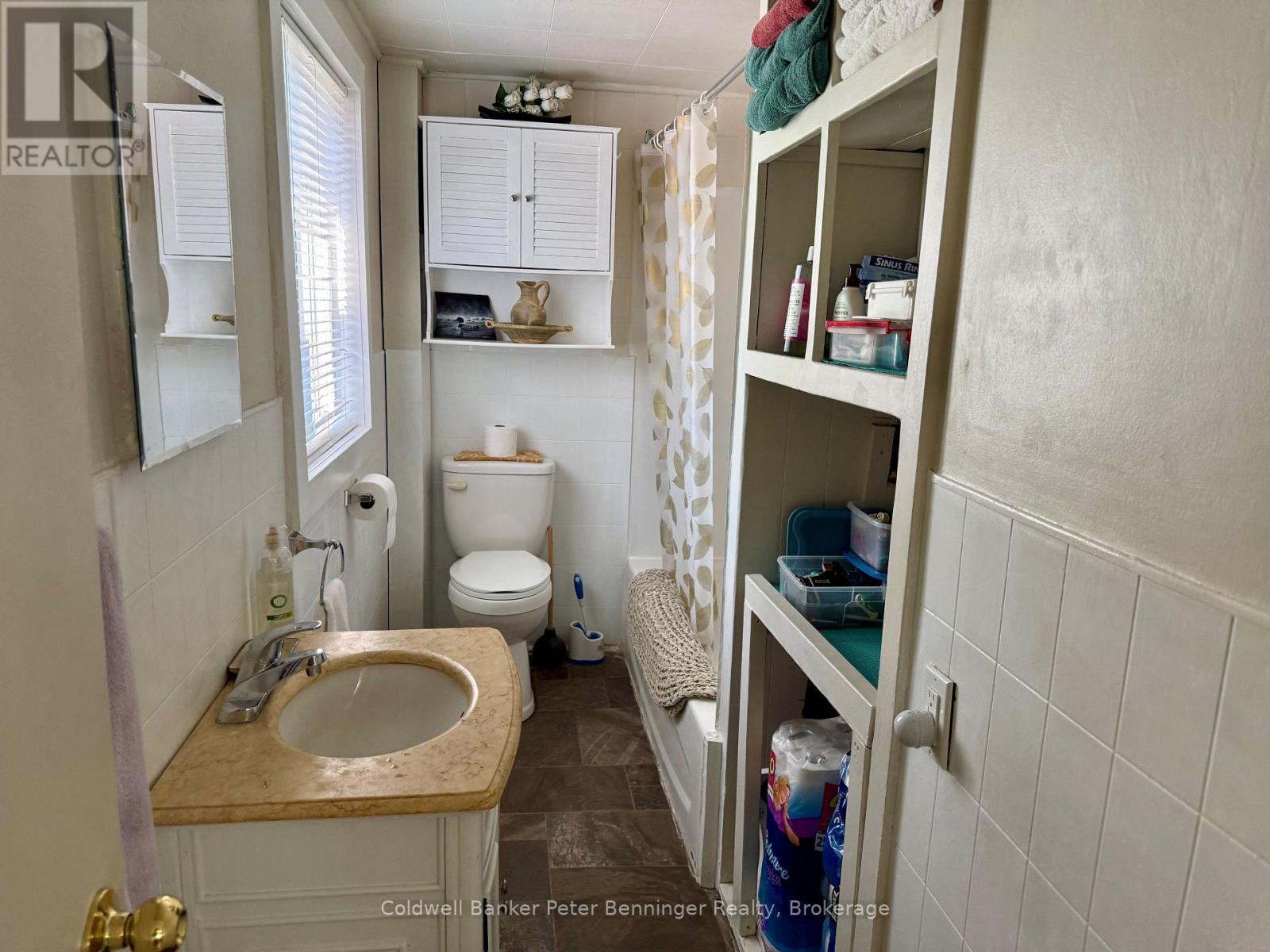 22 MCGIVERN STREET W - 22