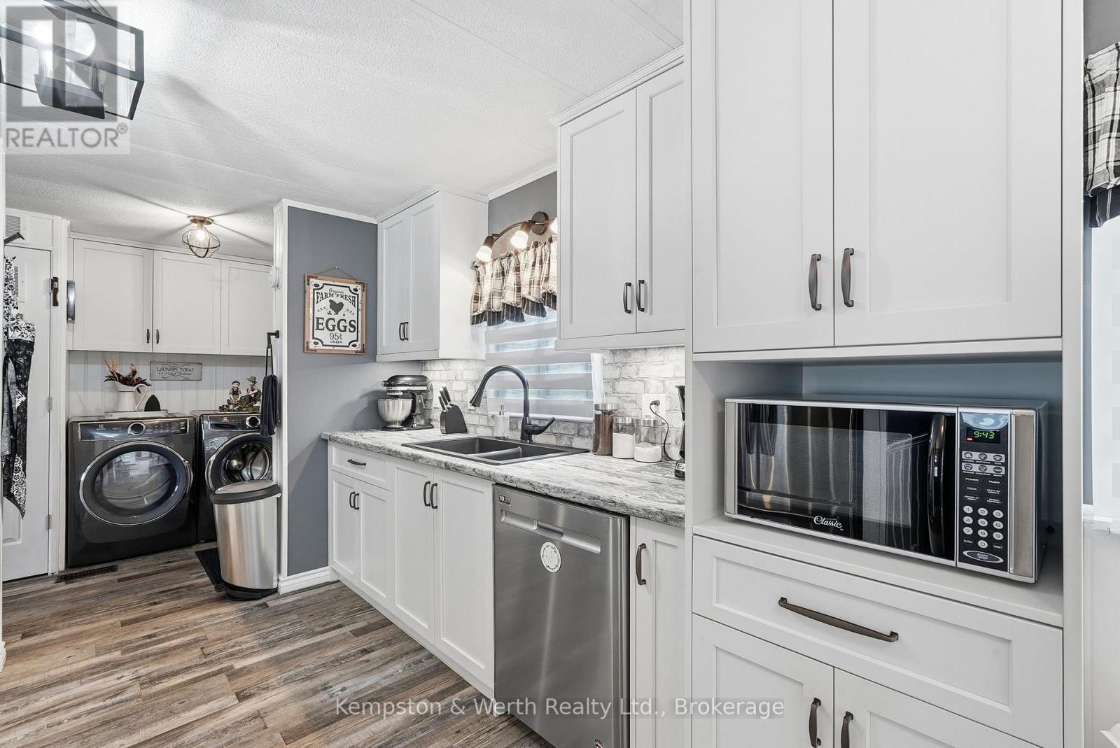 90 FAIRVIEW CRESCENT - 15