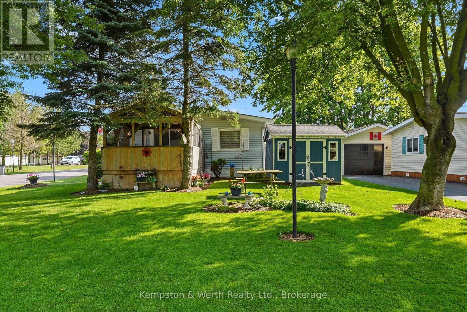 90 FAIRVIEW CRESCENT - 32