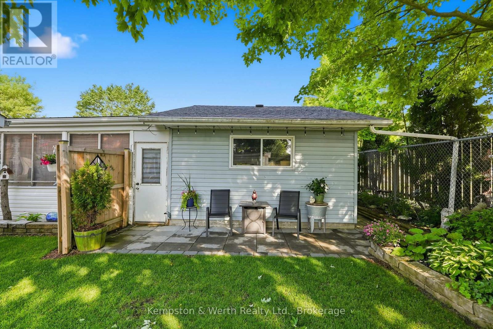 90 FAIRVIEW CRESCENT - 34