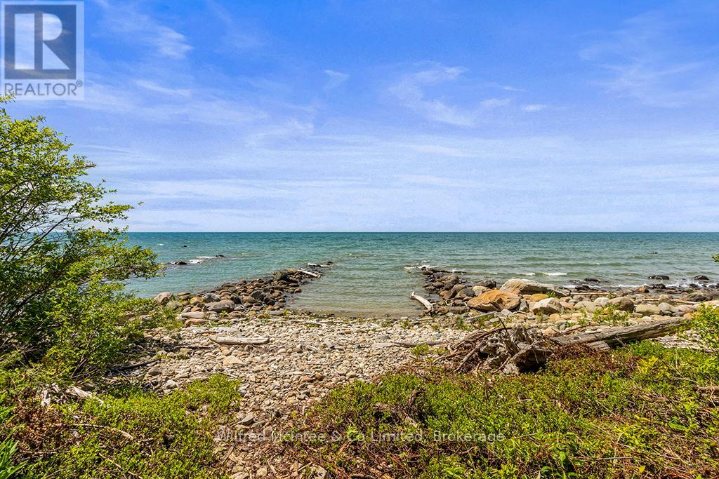 459 BRUCE ROAD 13 - 44