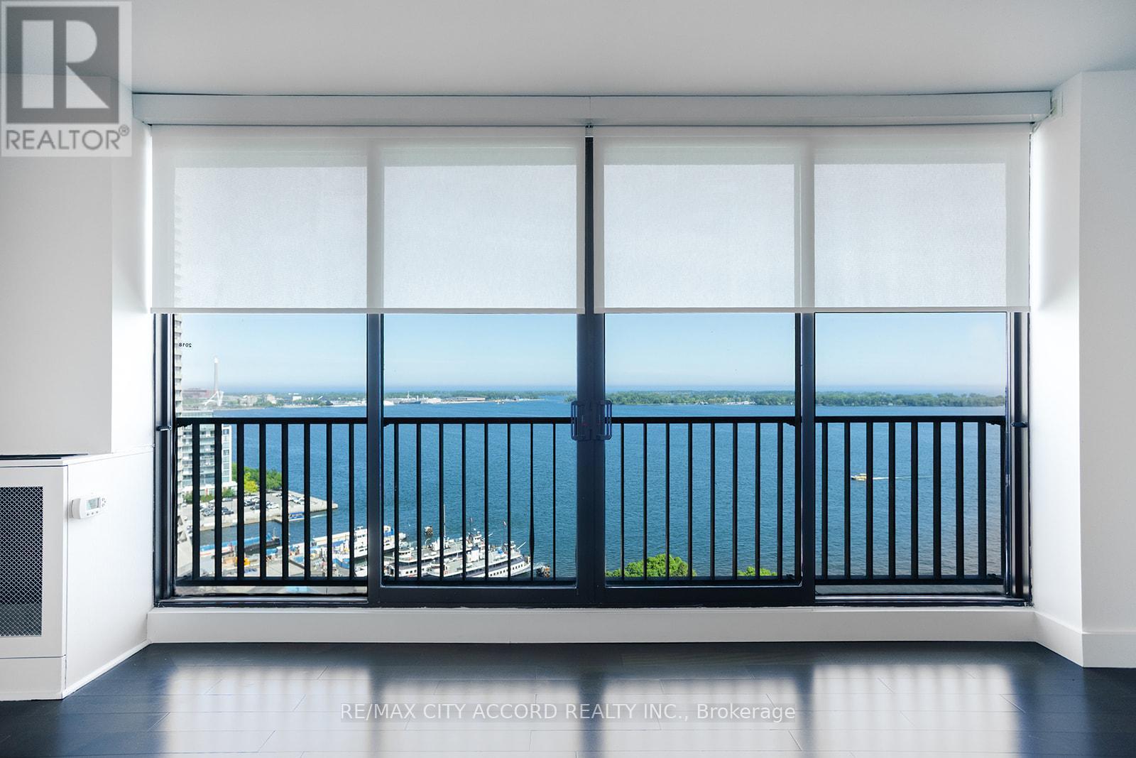 #2018 33 HARBOUR SQUARE - 12