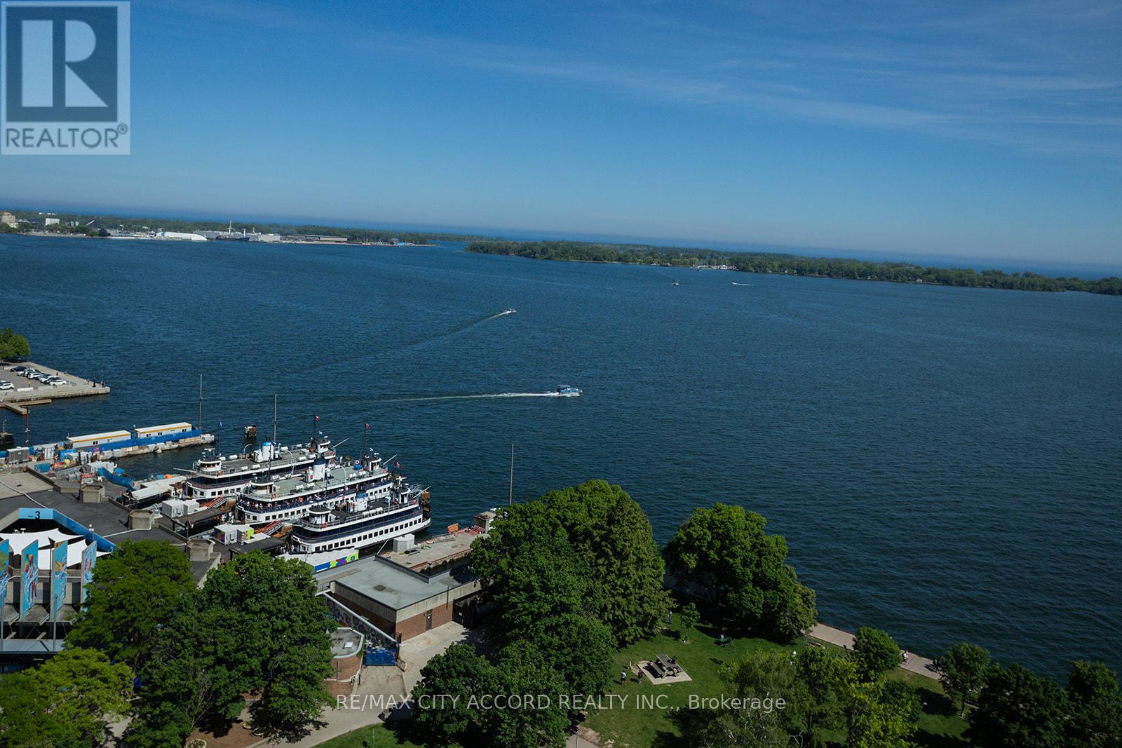 #2018 33 HARBOUR SQUARE - 28