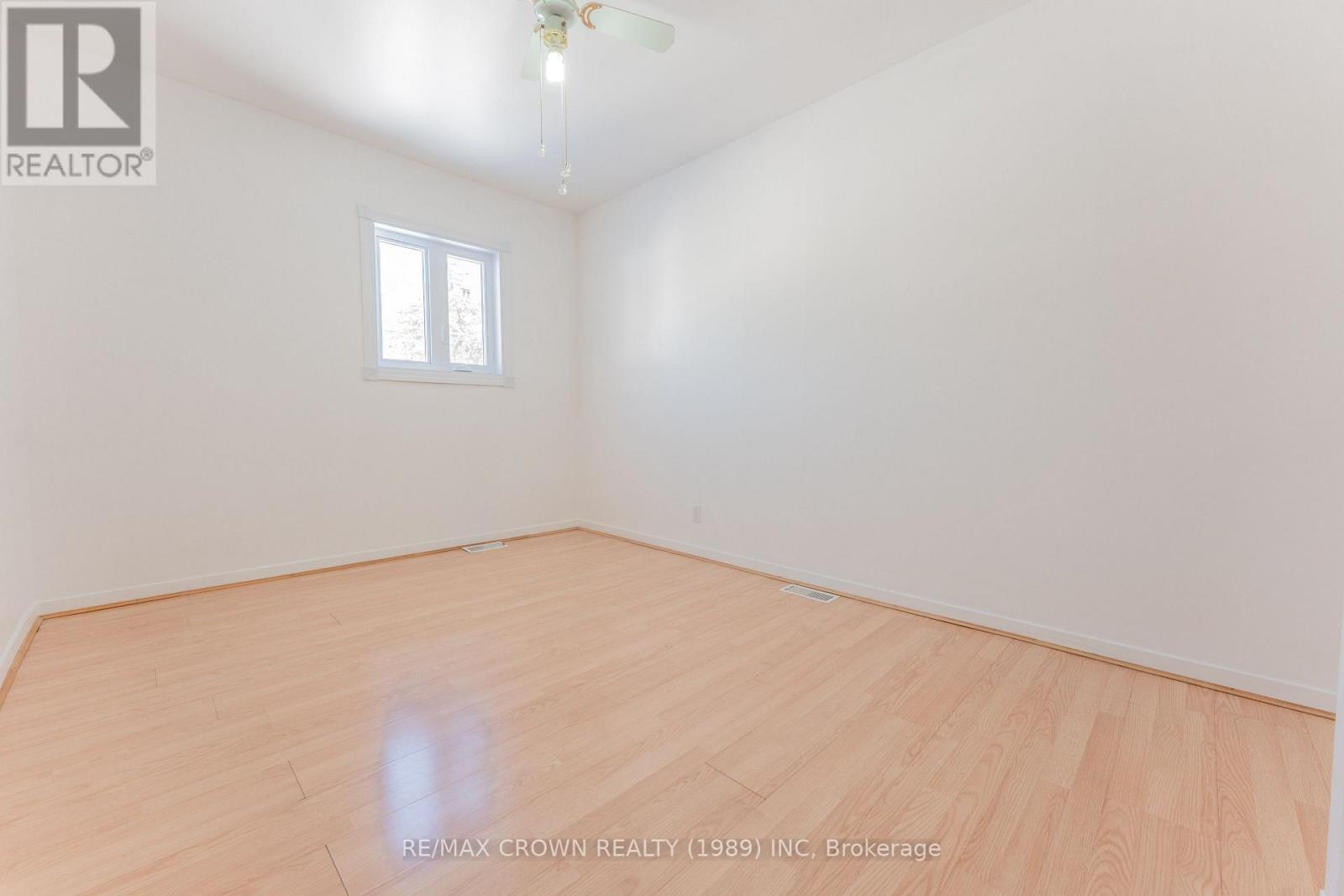 30 PINE CRESCENT - Image 11