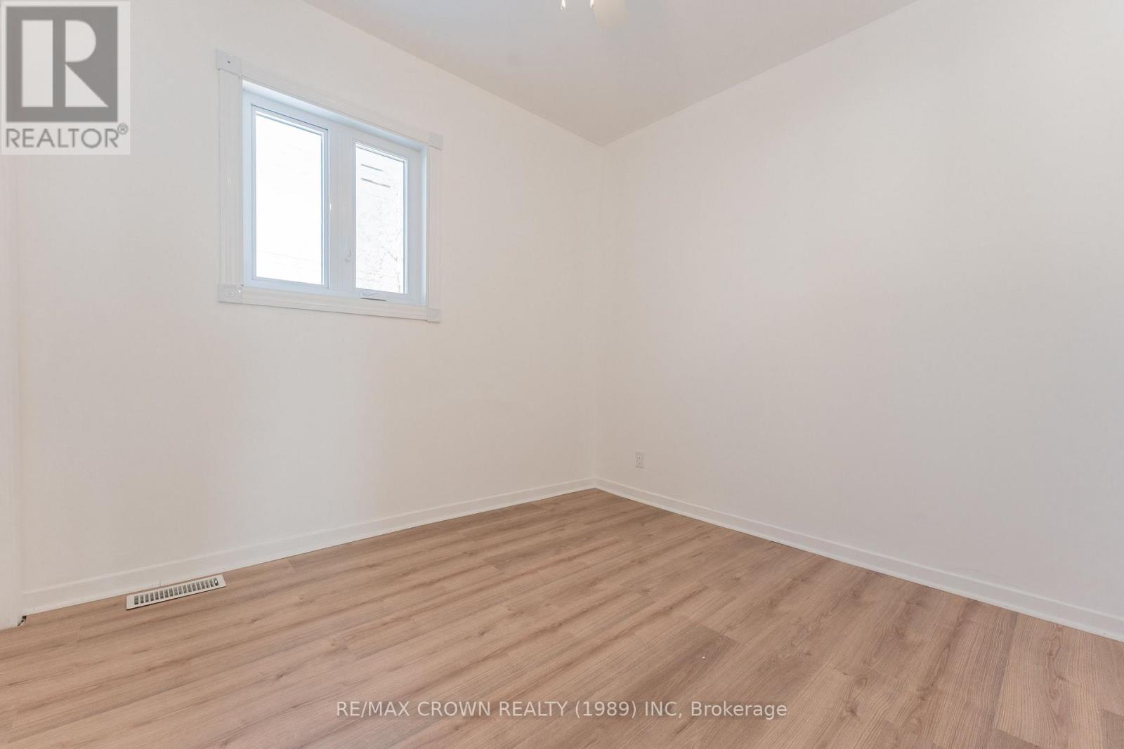 30 PINE CRESCENT - Image 14