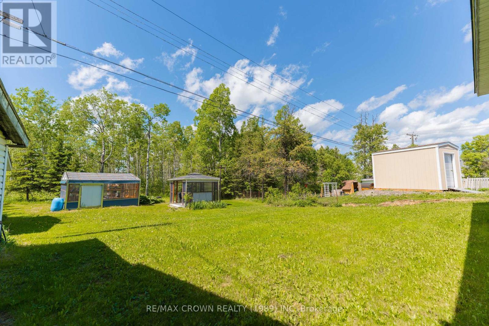 30 PINE CRESCENT - 2