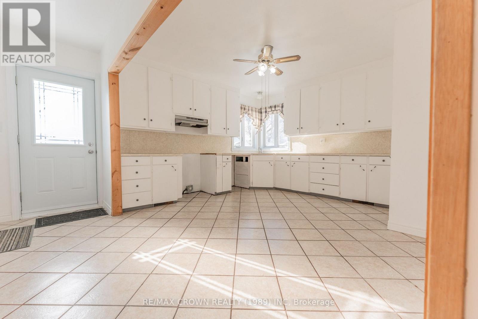 30 PINE CRESCENT - Image 5