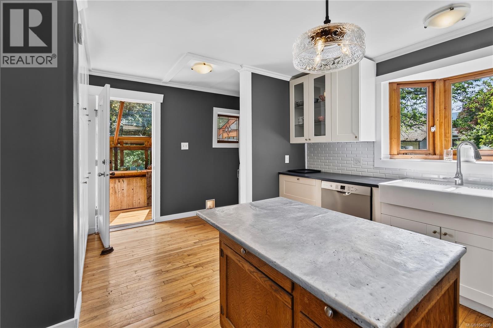 115 Machleary St, Nanaimo