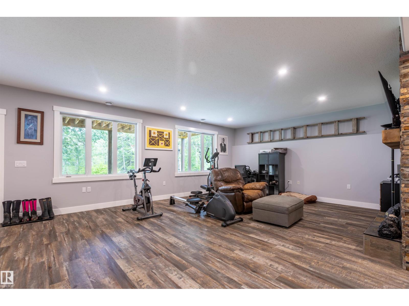 #202 55109 HWY 777 - 37