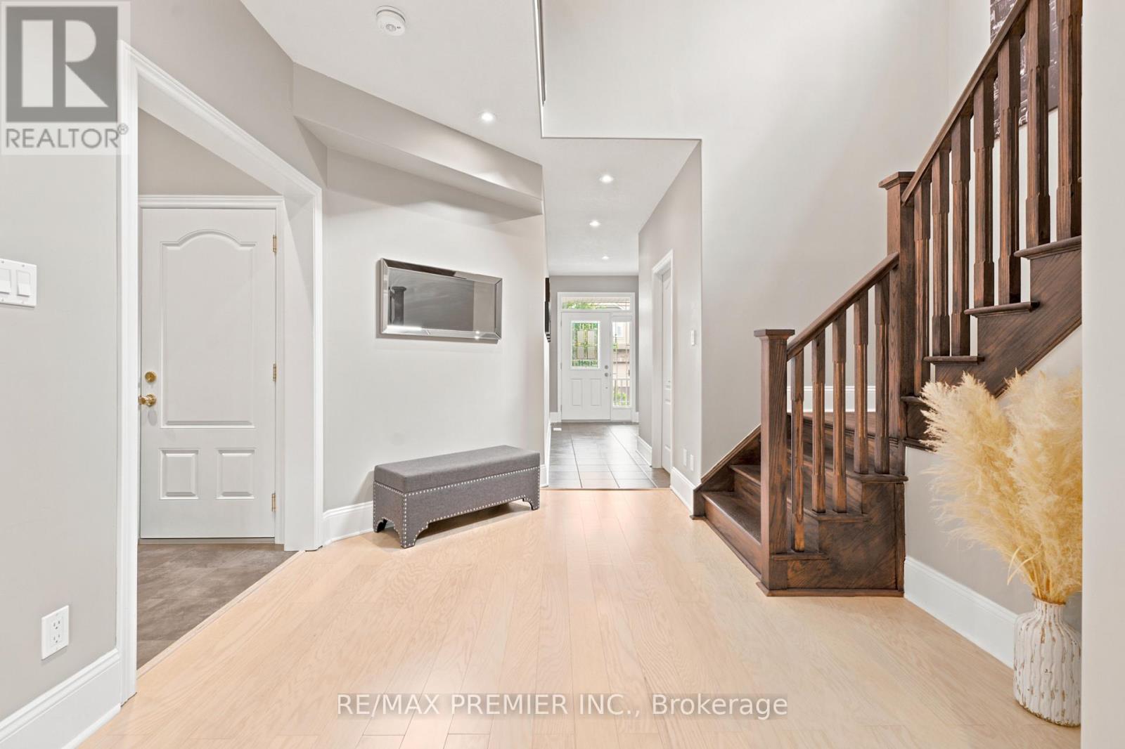 19 BURT AVENUE - 10