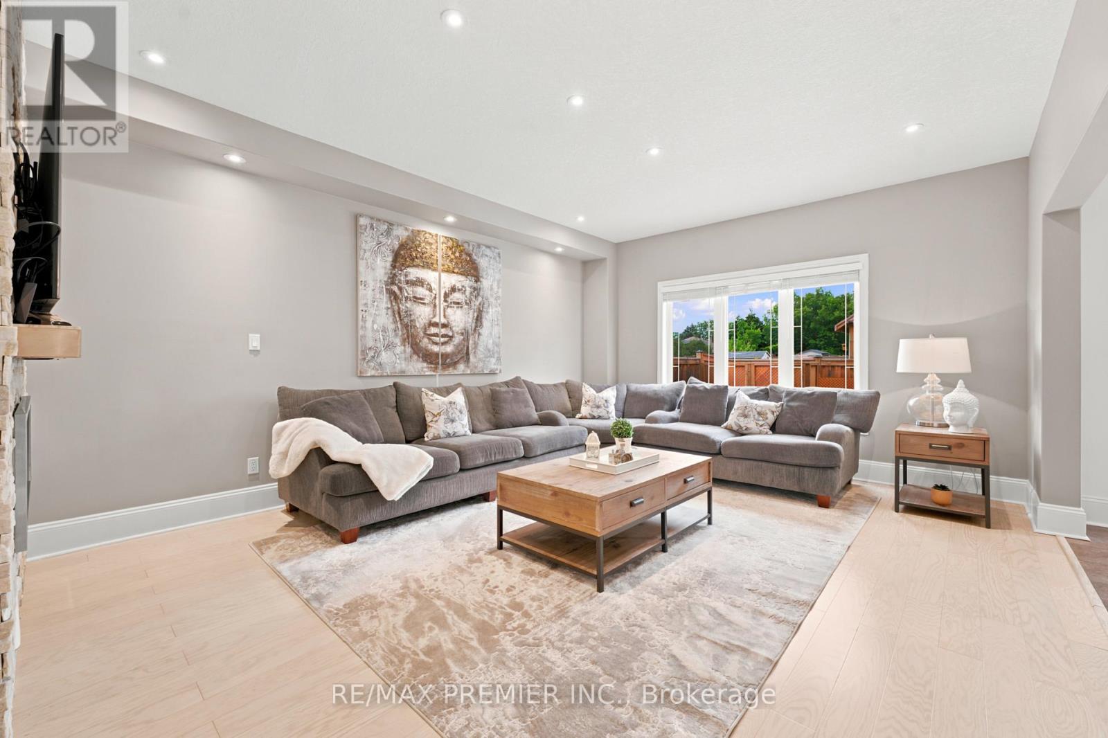 19 BURT AVENUE - 11