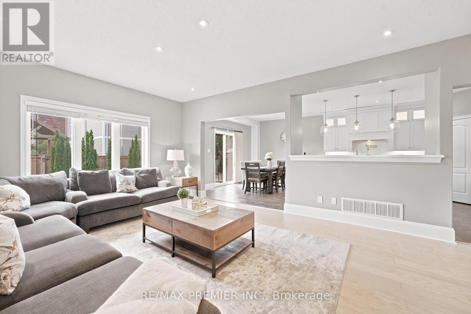19 BURT AVENUE - 14