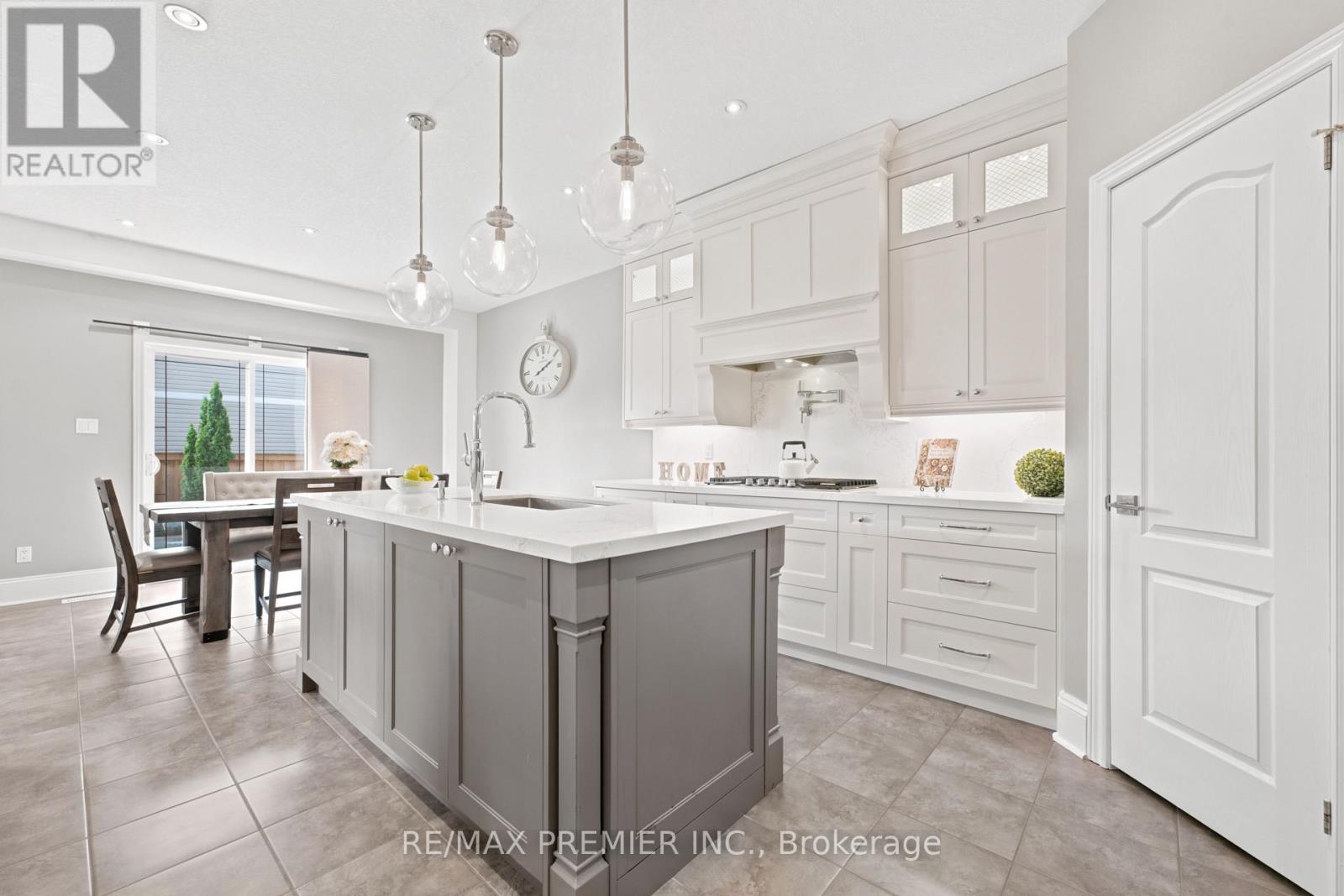 19 BURT AVENUE - 18