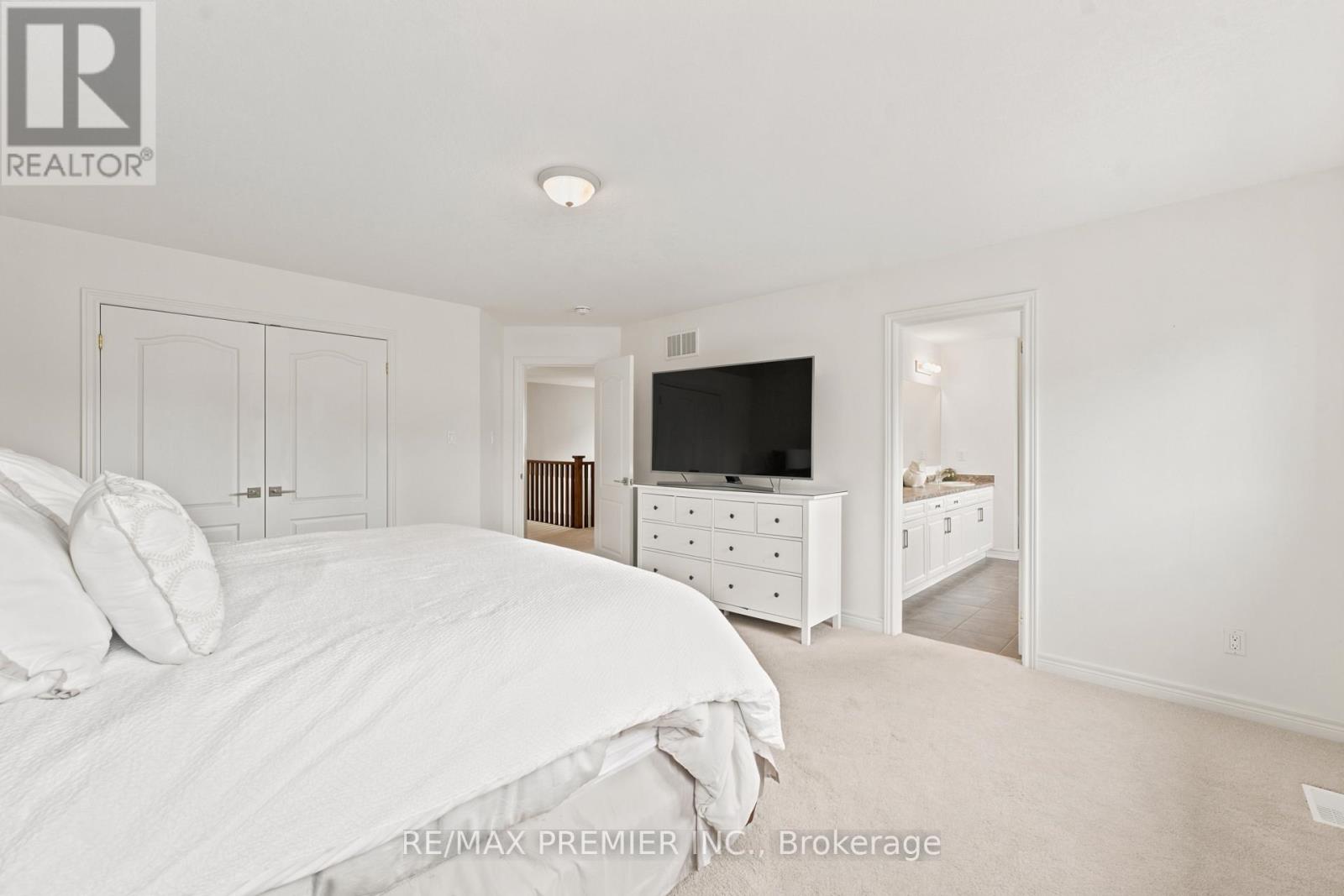 19 BURT AVENUE - 24