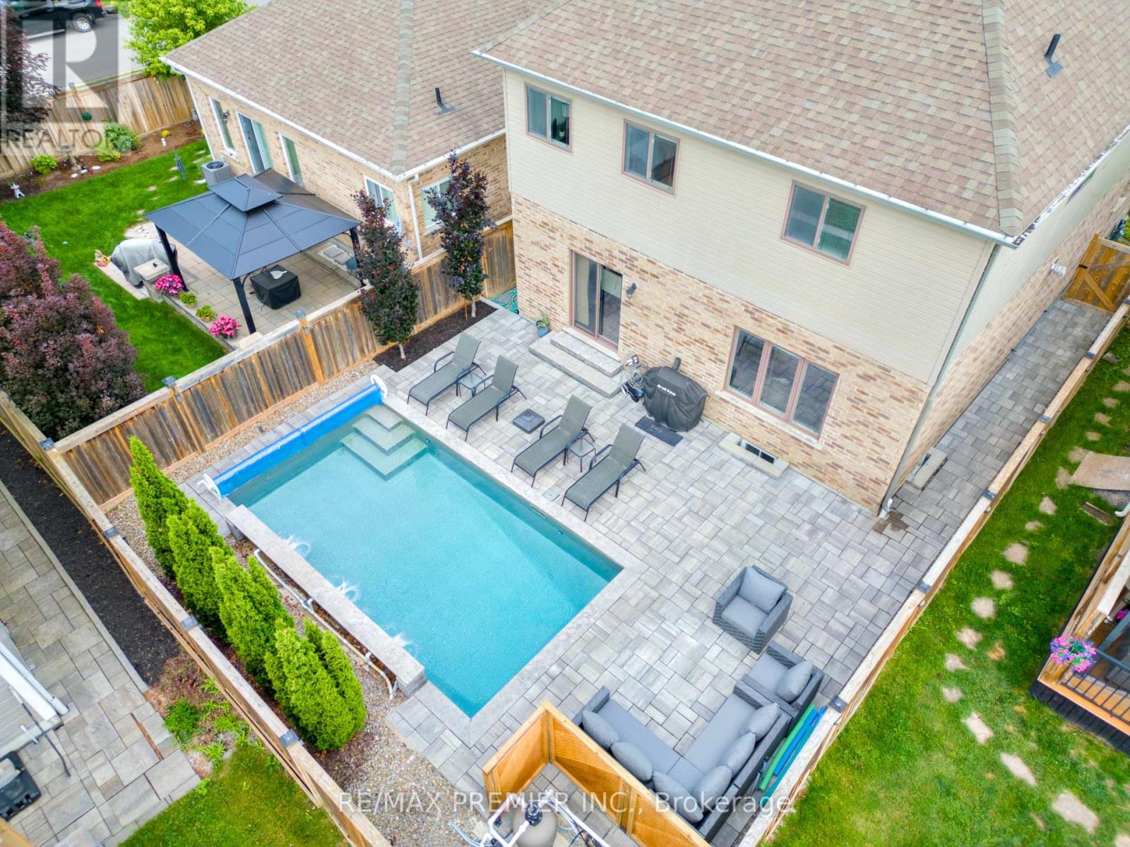 19 BURT AVENUE - 3