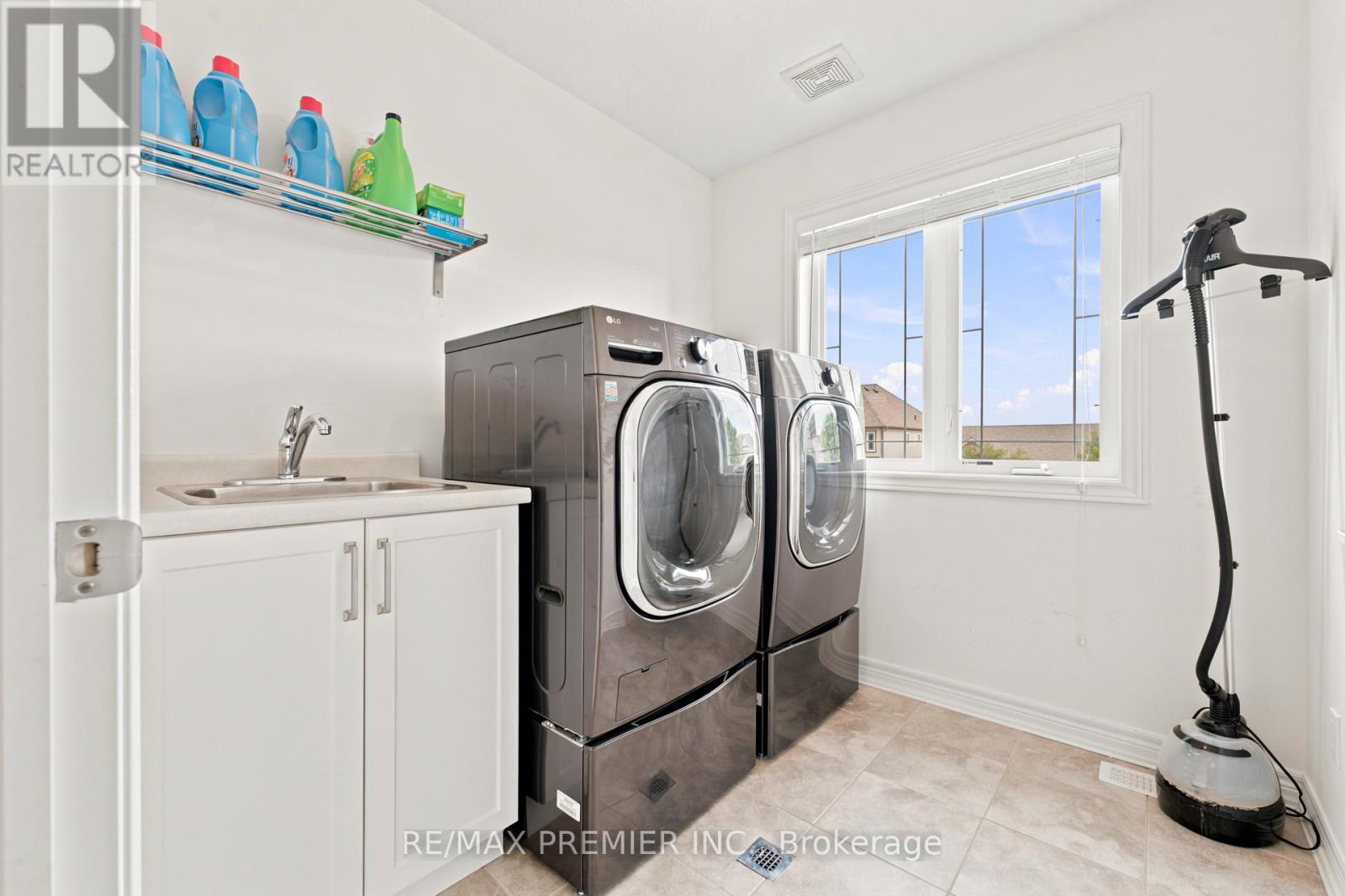19 BURT AVENUE - 31