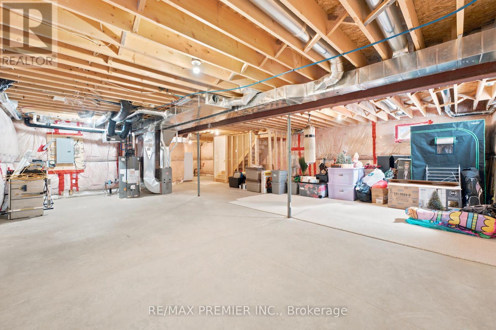 19 BURT AVENUE - 32