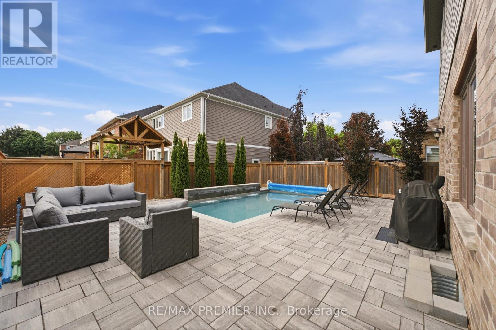 19 BURT AVENUE - 37