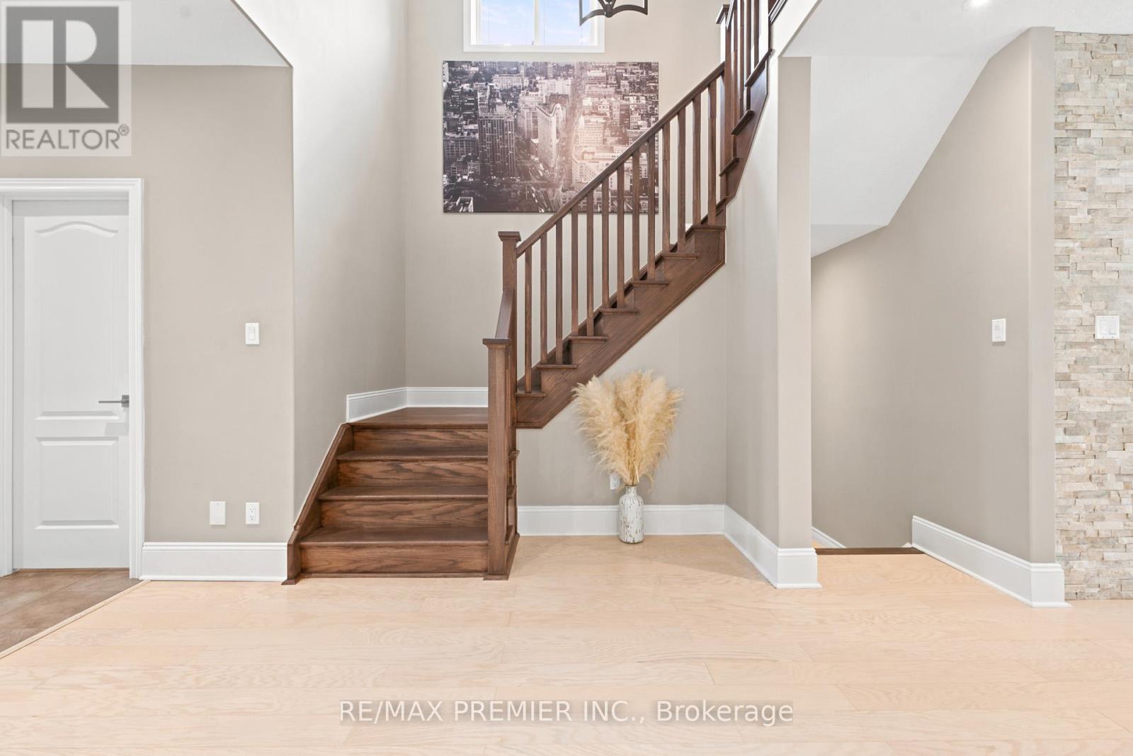 19 BURT AVENUE - 8