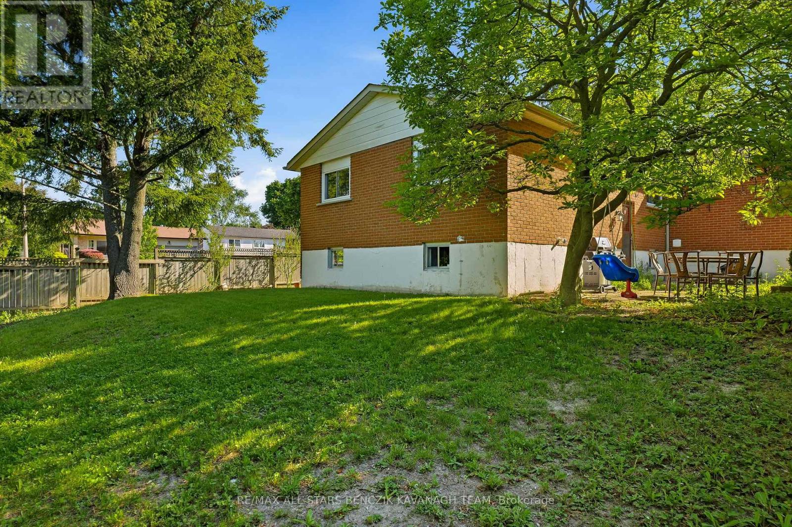 30 SIR CARADOC PLACE - 21