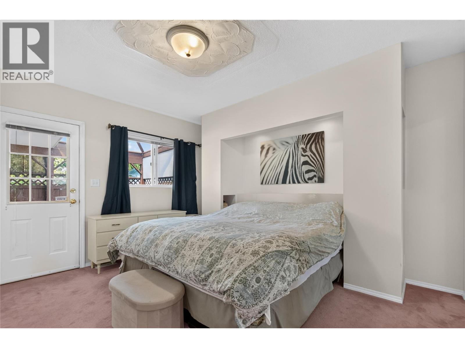 5880 Okanagan Street - 18