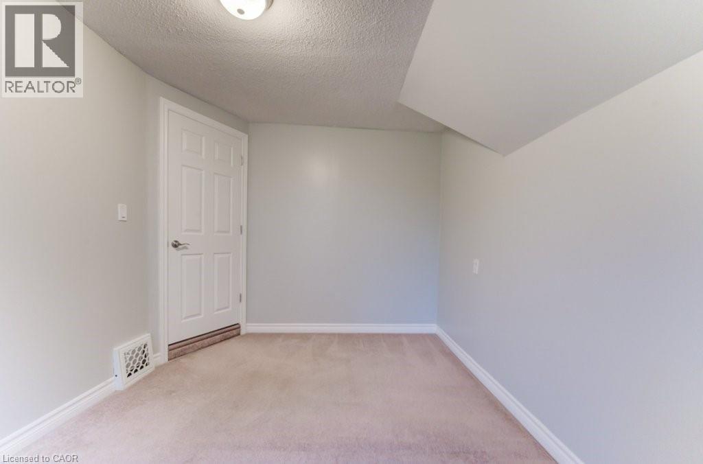 26 ST. LEGER Street - 27