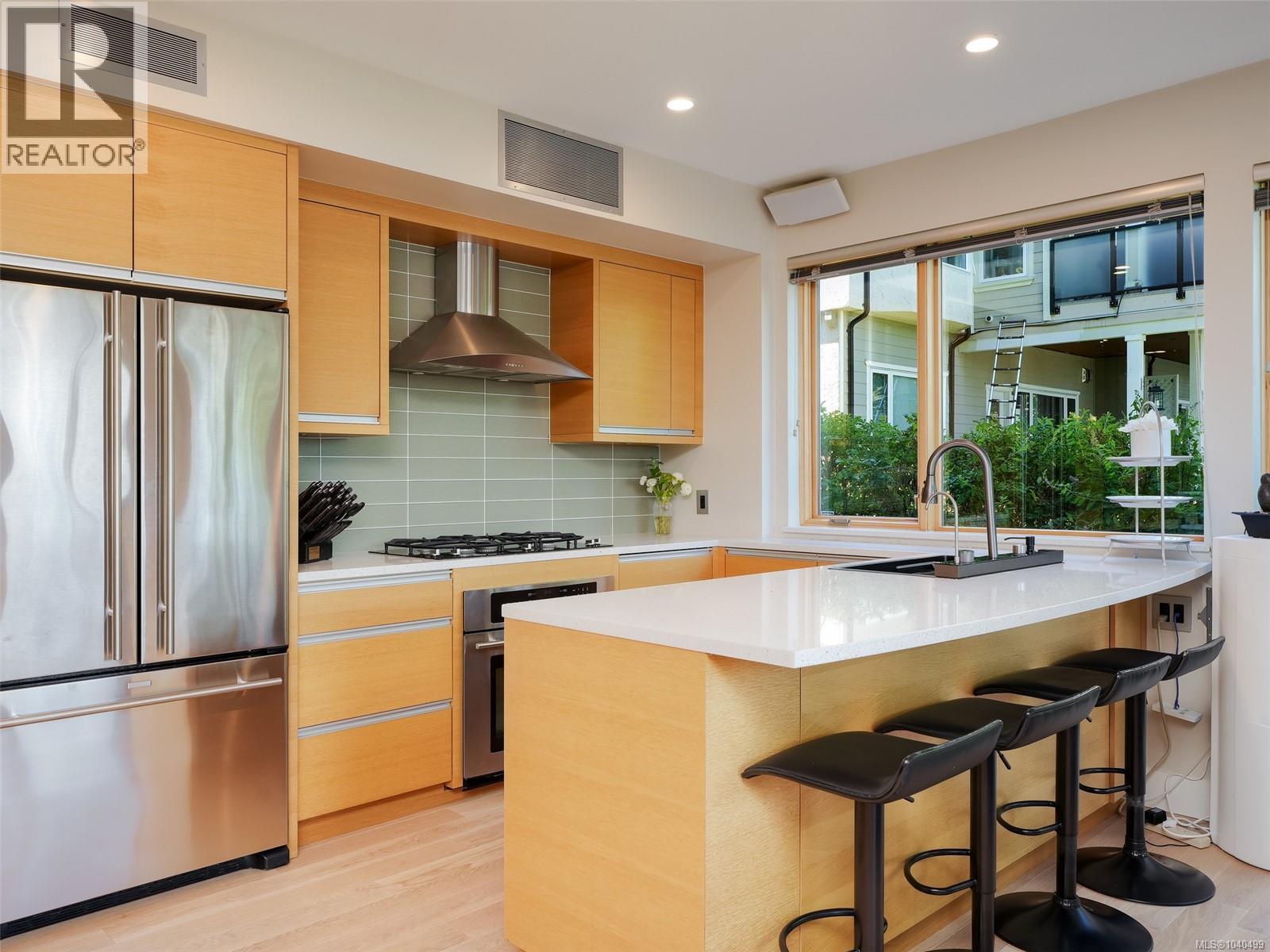 101 851 Verdier Ave, Central Saanich